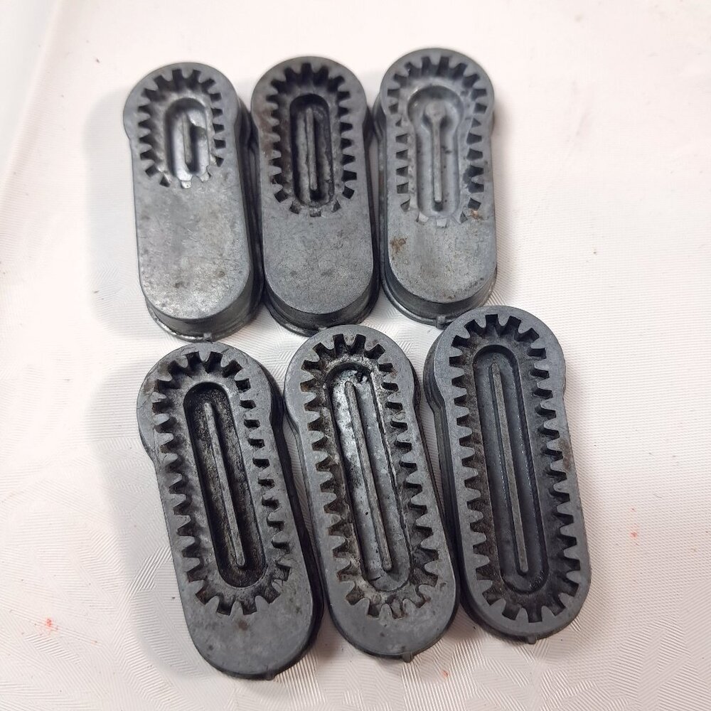Singer Buttonholer templates metal set 6 buttonhole sewing machine parts Vintage